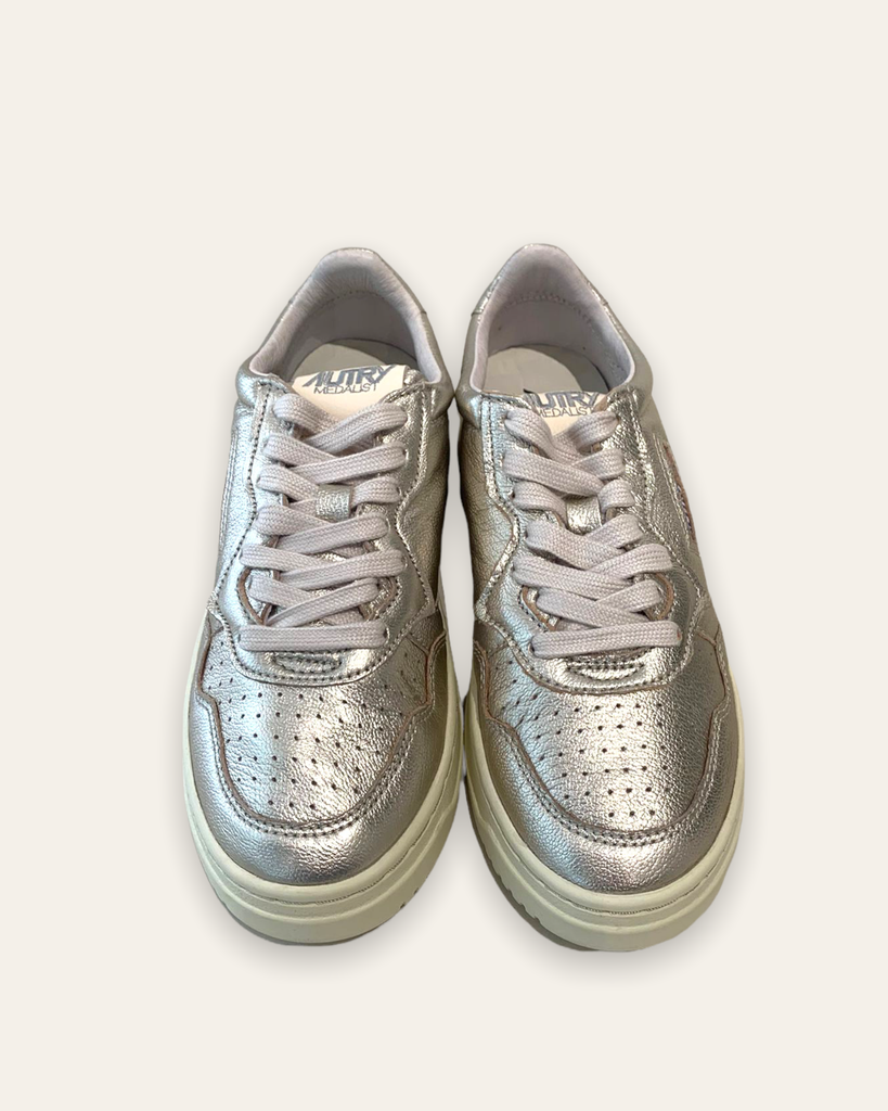 Sneaker in Metal Platinum